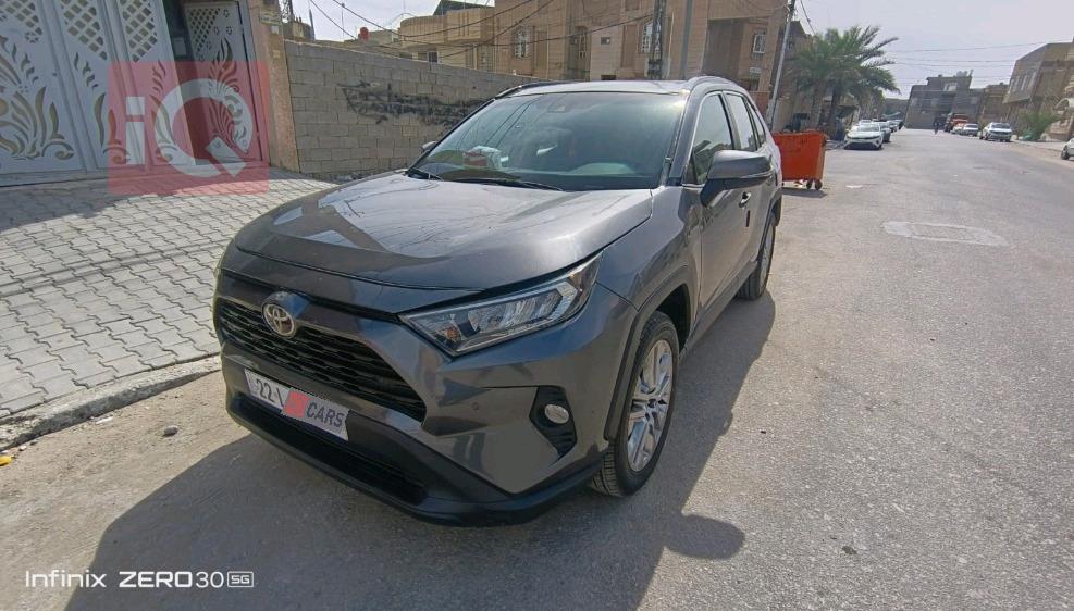 تۆیۆتا ڕاڤ 4